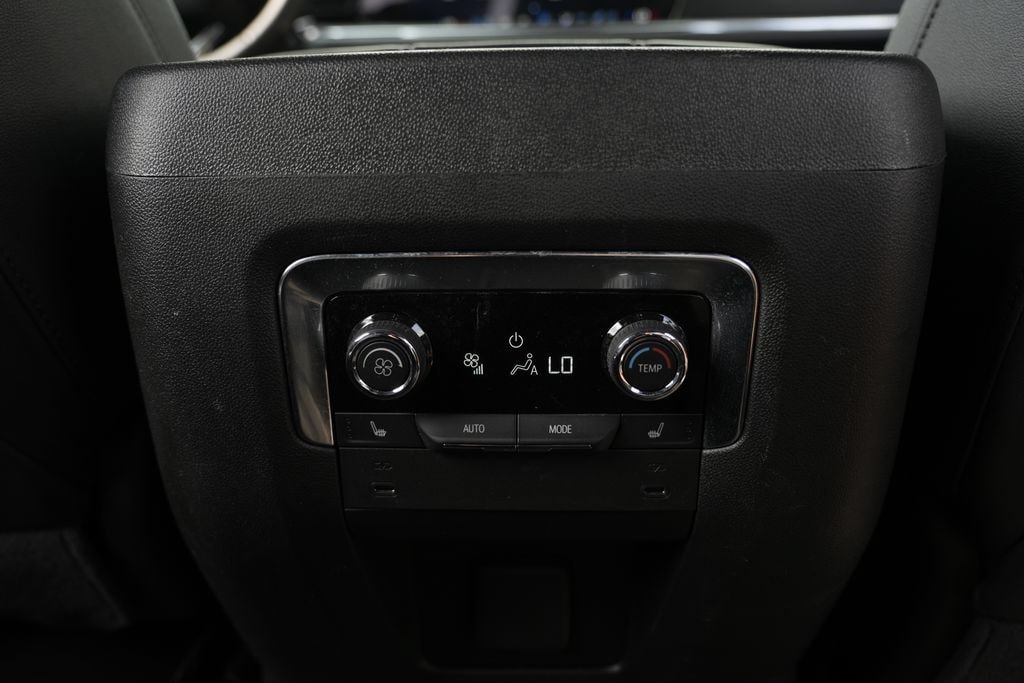 Used 2025 Chevrolet Suburban Premier AWD/4WD image 42