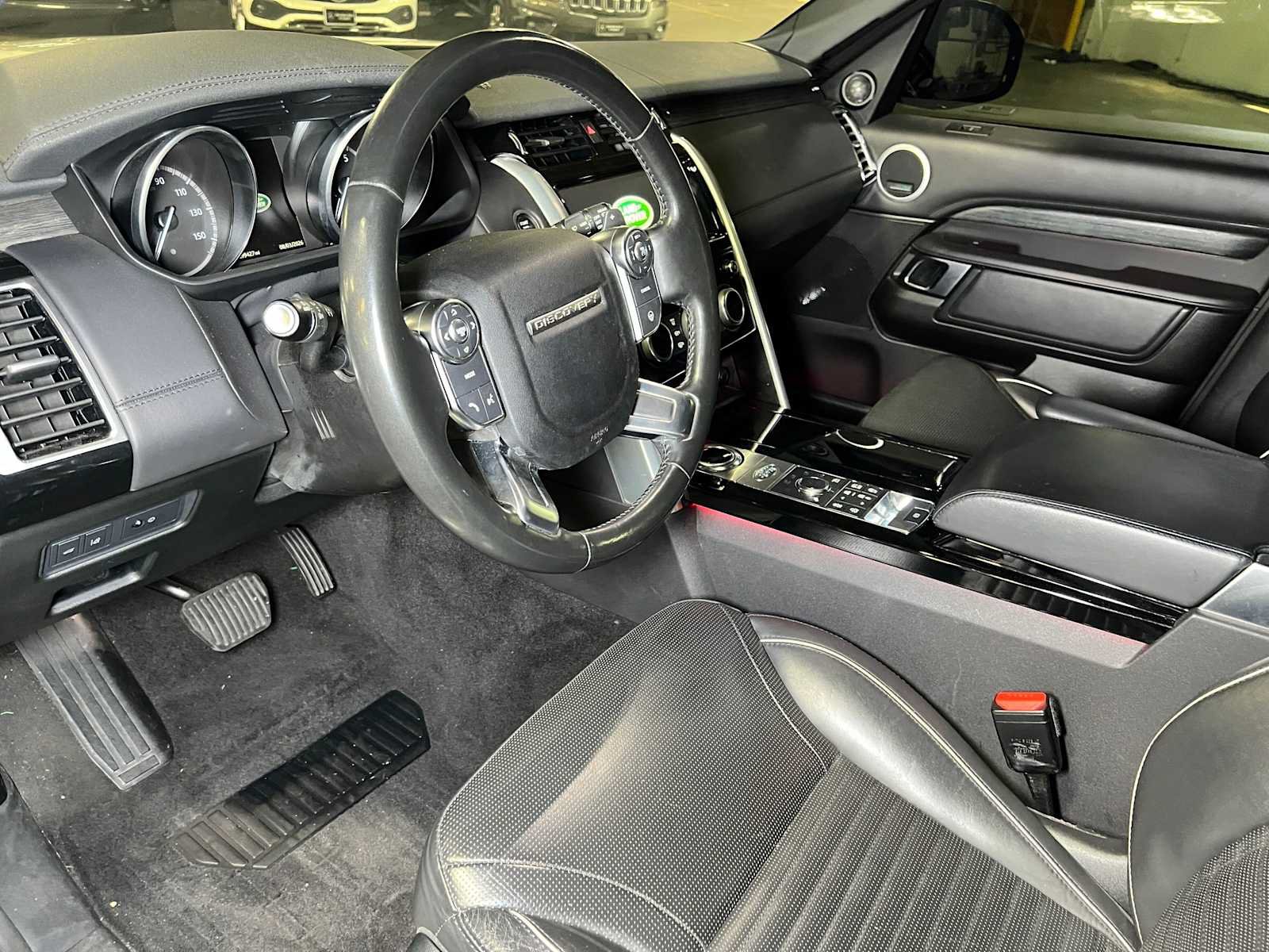 Used 2017 Land Rover Discovery HSE Luxury AWD/4WD image 24