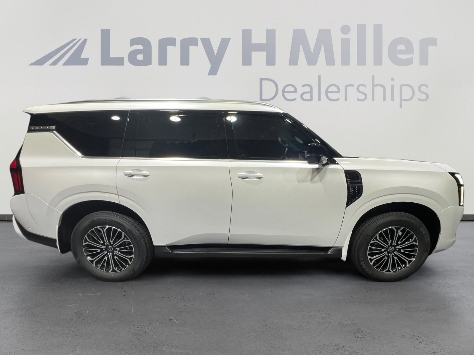 New 2026 Nissan Armada SL w/ Captain's Chari Seat Package image 6