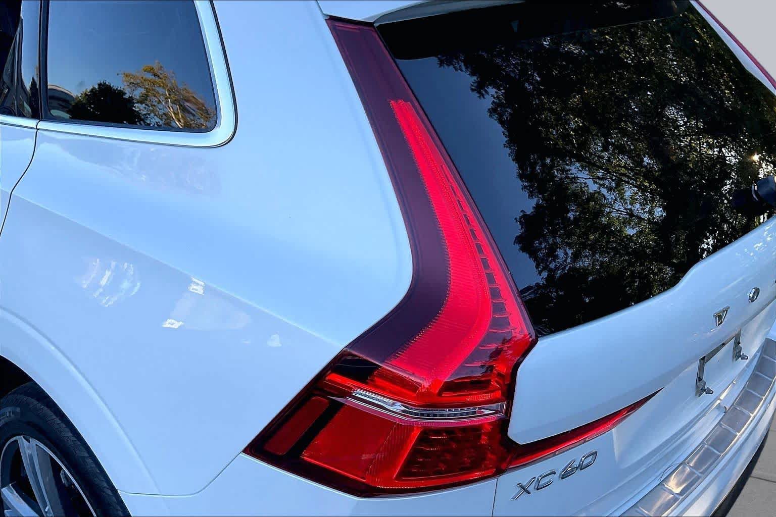 Used 2021 Volvo XC60 T5 Momentum w/ Premium Package AWD/4WD image 27
