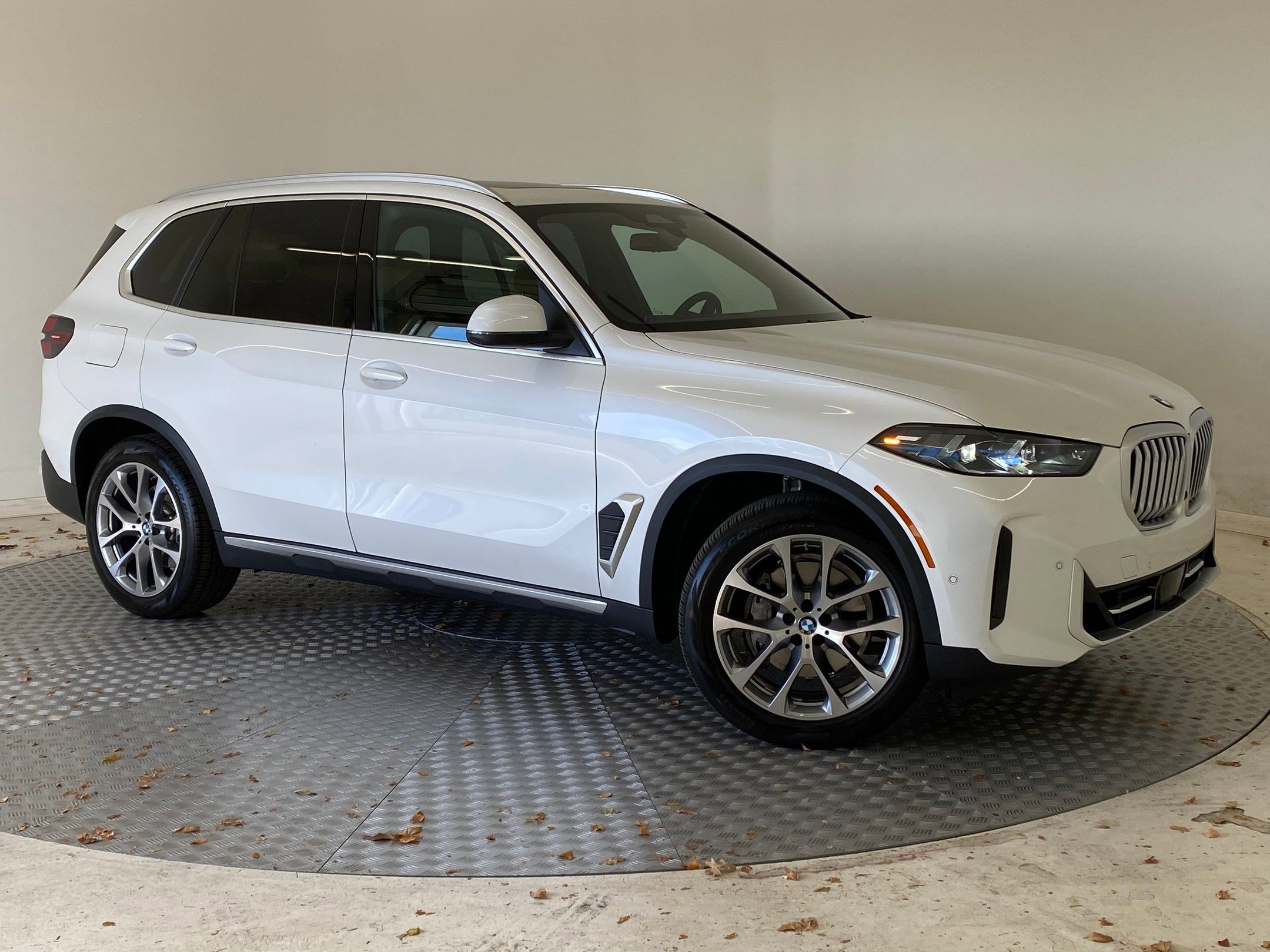 Used 2026 BMW X5 xDrive40i w/ Climate Comfort Package image 6