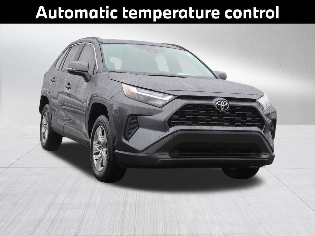Used 2025 Toyota RAV4 XLE image 5