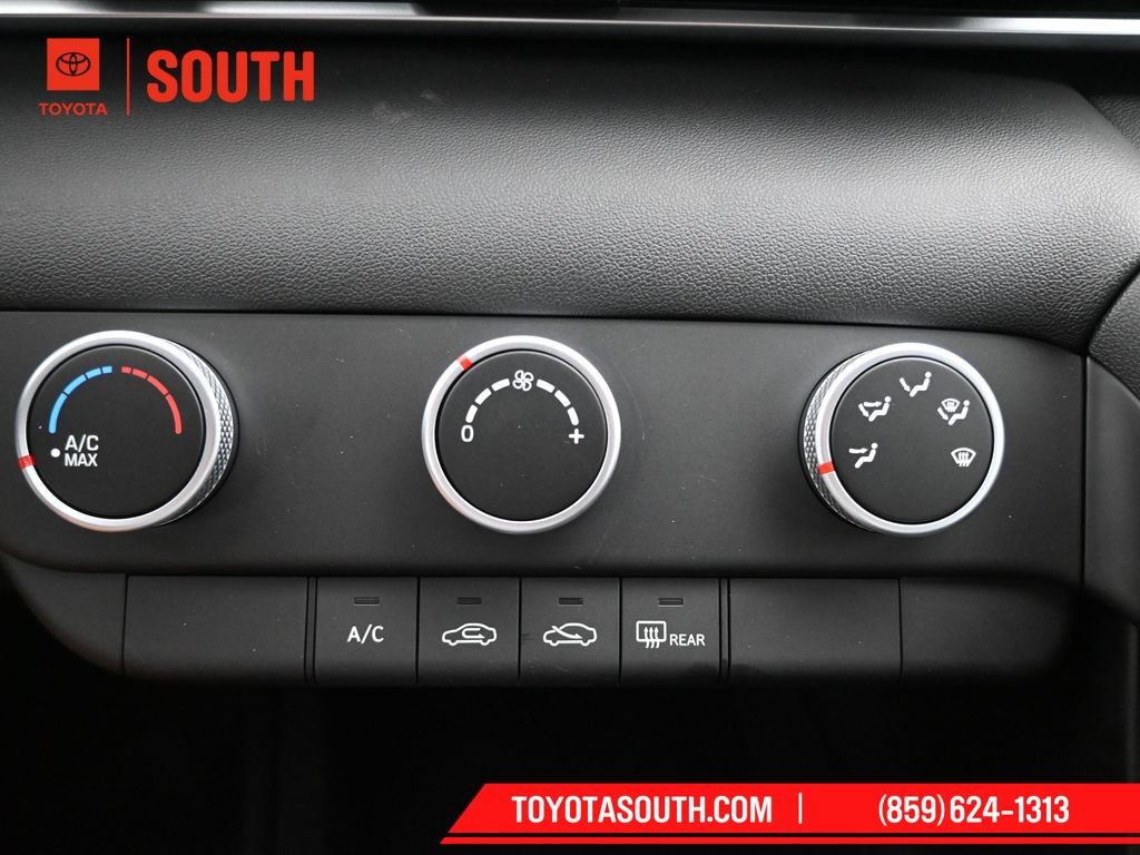 Used 2025 Hyundai Elantra SE FWD image 16