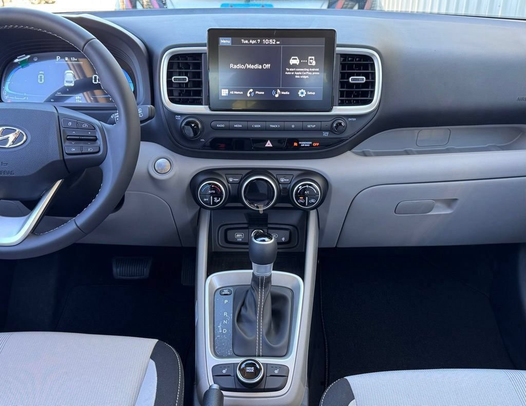 New 2026 Hyundai Venue SEL FWD image 4