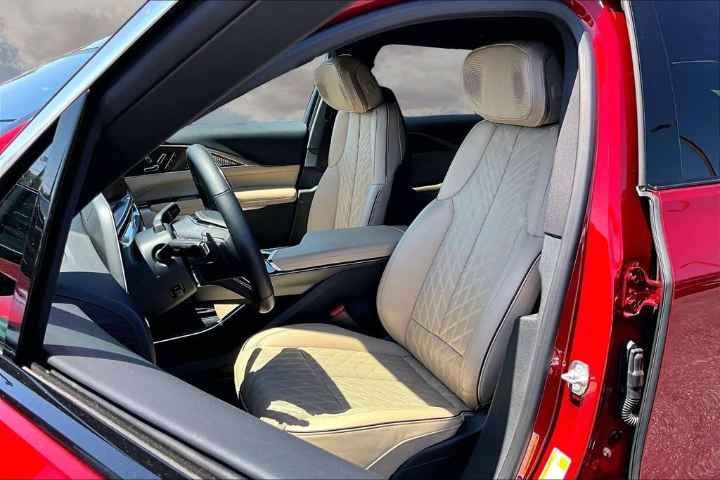 Certified 2024 Cadillac Lyriq Luxury w/ Nappa Leather Package image 21