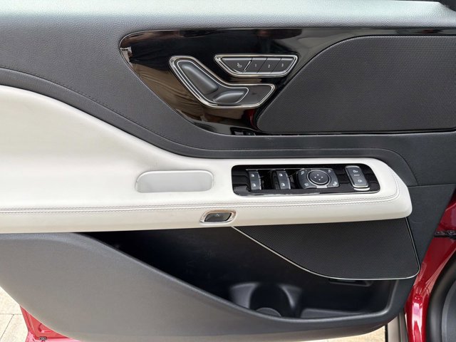 New 2026 Lincoln Aviator 2WD w/ Jet Appearance Package image 9