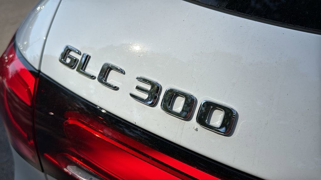 Used 2025 Mercedes-Benz GLC 300 4MATIC image 18