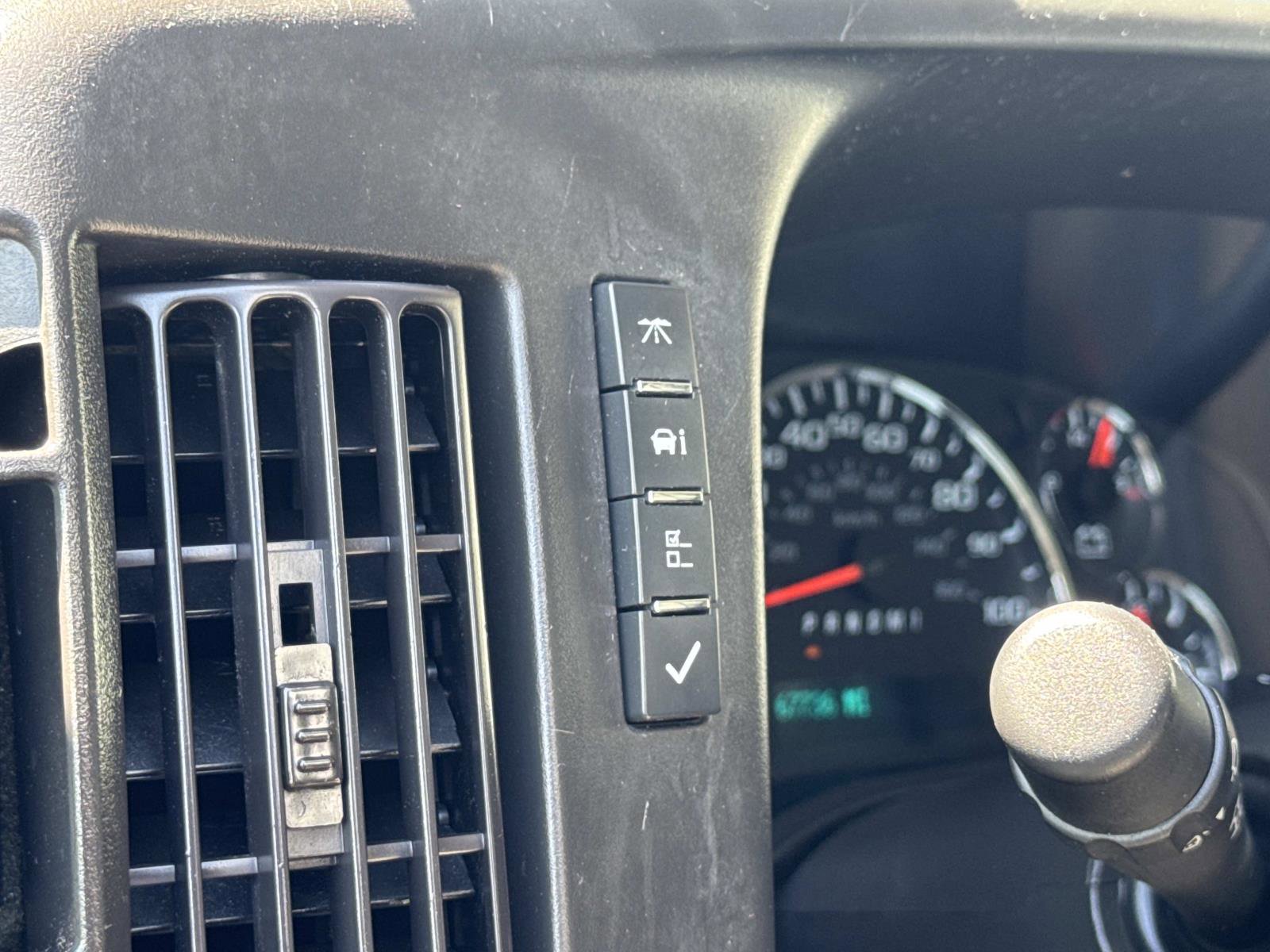 Used 2023 Chevrolet Express 3500 w/ Power Convenience Package image 10