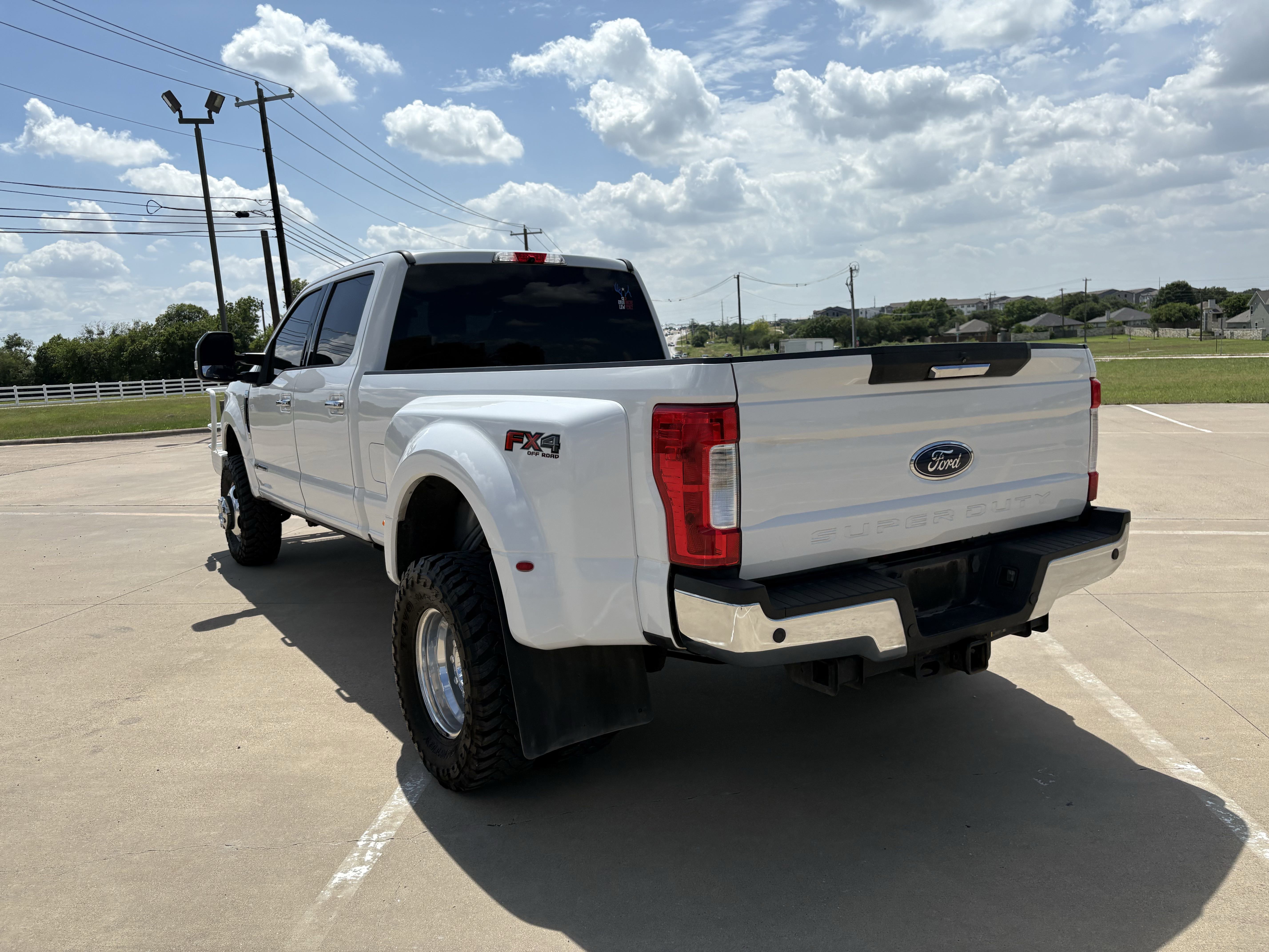 Used 2018 Ford F350 XLT w/ XLT Premium Package AWD/4WD image 3