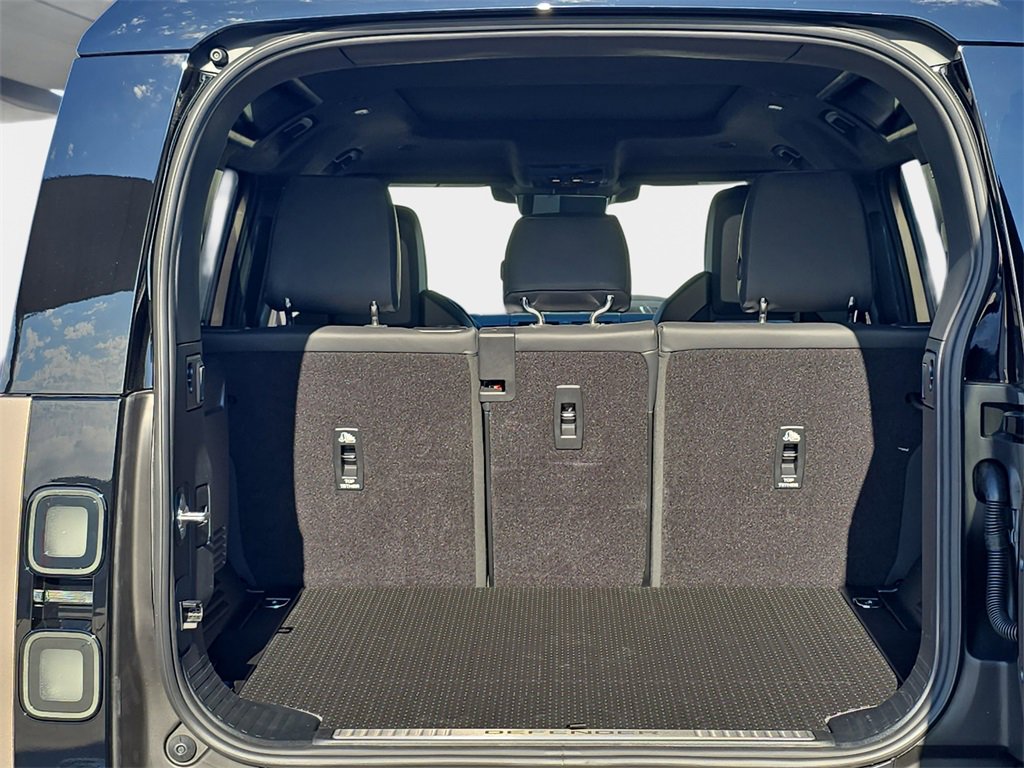 New 2026 Land Rover Defender 110 OCTA image 12