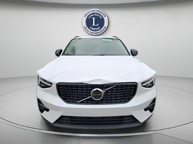 New 2026 Volvo XC40 B5 Plus w/ Protection Package Premier AWD/4WD image 3