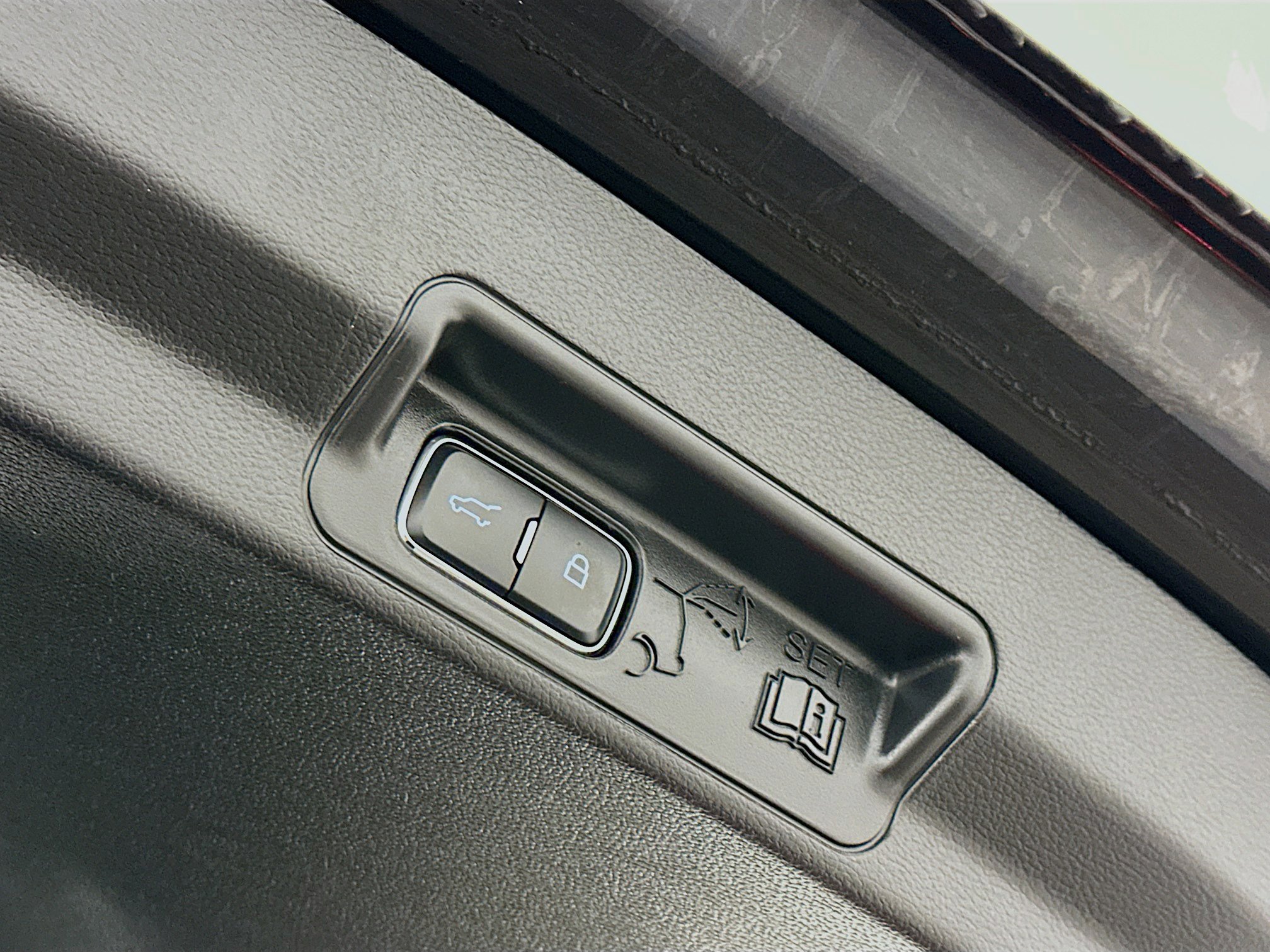 Used 2025 Ford Explorer ST-Line image 32