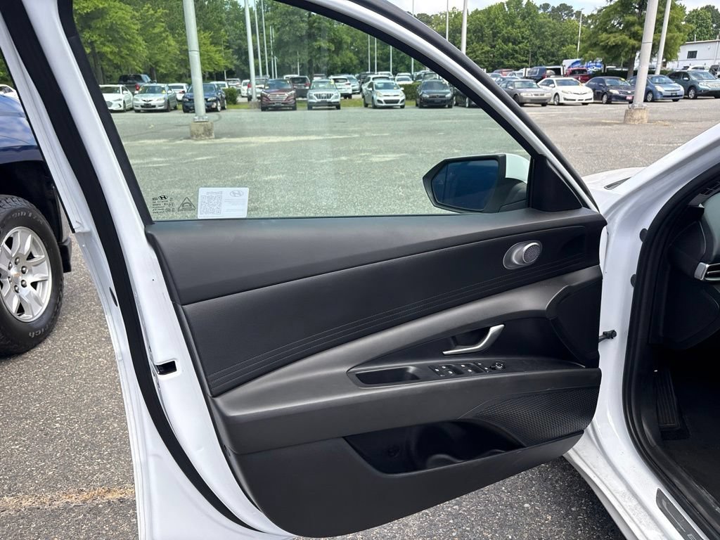 Used 2024 Hyundai Elantra SEL FWD image 14