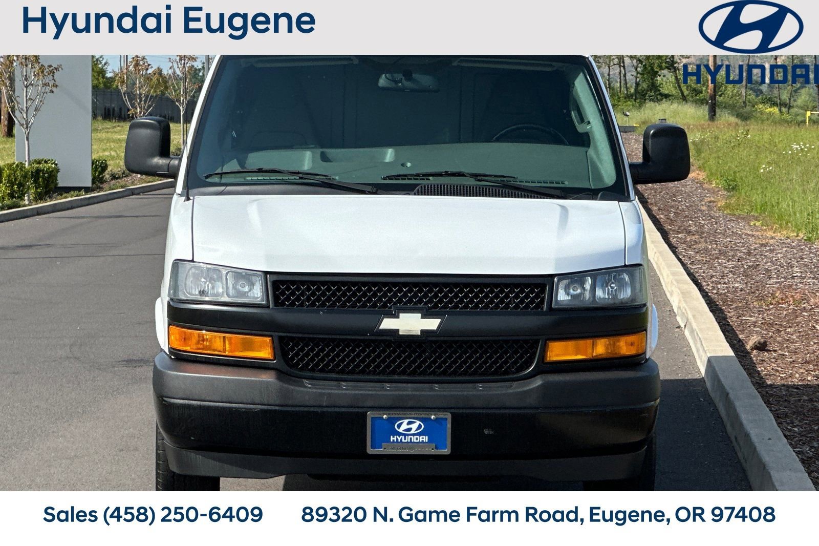 Used 2018 Chevrolet Express 3500 Extended w/ Driver Convenience Package RWD image 10