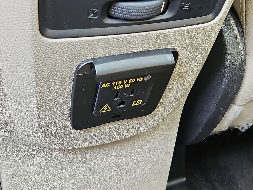 Used 2018 Ford Escape Titanium w/ Ford Safe & Smart Package AWD/4WD image 28