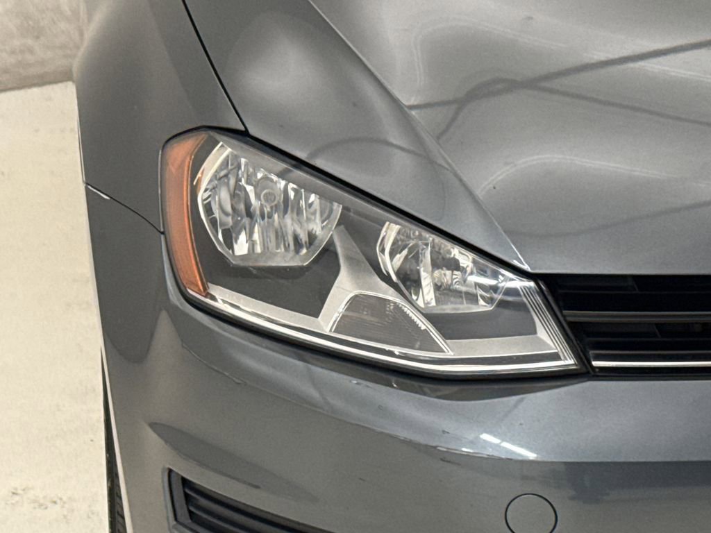 Used 2016 Volkswagen Golf S image 5