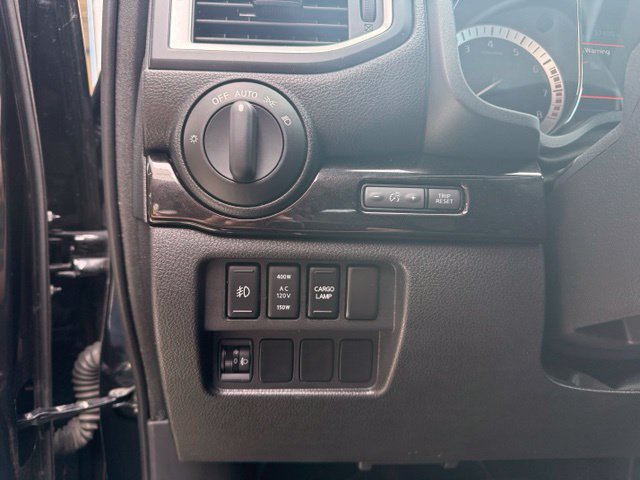 Used 2019 Nissan Titan SV w/ SV Convenience Package AWD/4WD image 13