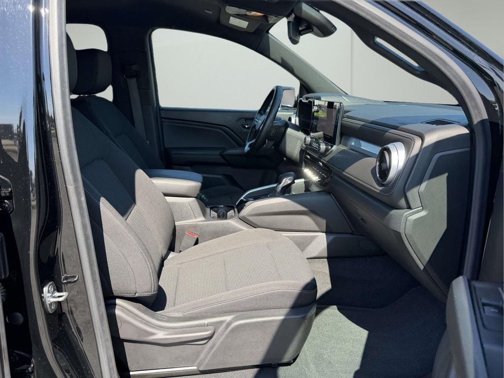 Used 2023 Chevrolet Colorado LT w/ LT Convenience Package II AWD/4WD image 11