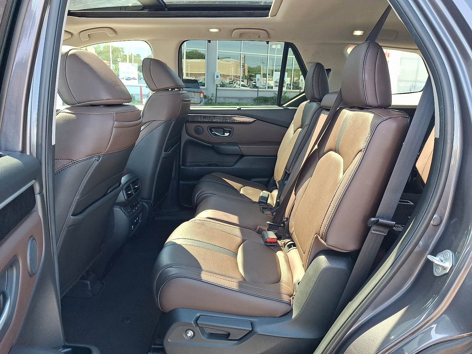 Used 2023 Honda Pilot Elite image 11