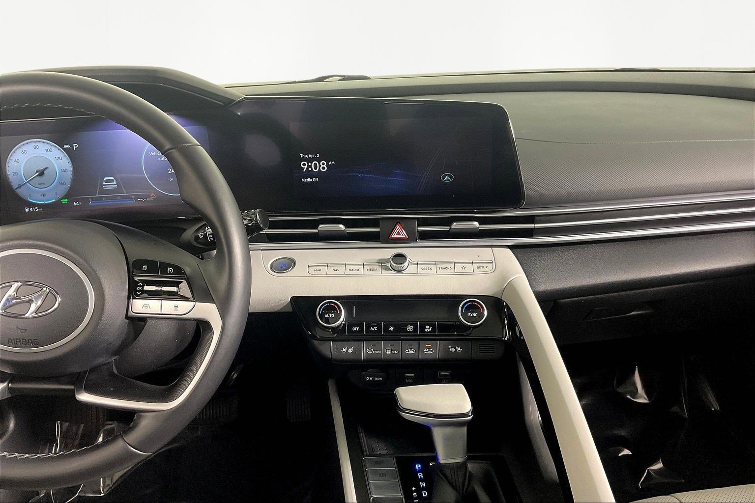 Certified 2022 Hyundai Elantra Limited w/ Preferred Accessory Package image 9