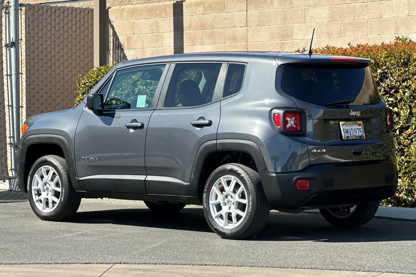 Used 2023 Jeep Renegade Latitude image 6