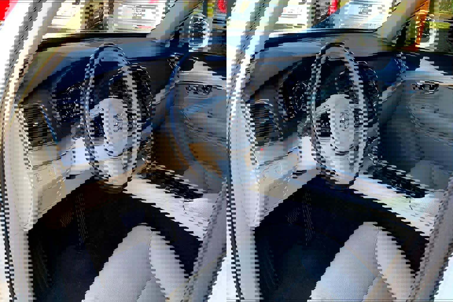 Used 2017 Volvo XC90 T5 Momentum w/ Vision Package image 17