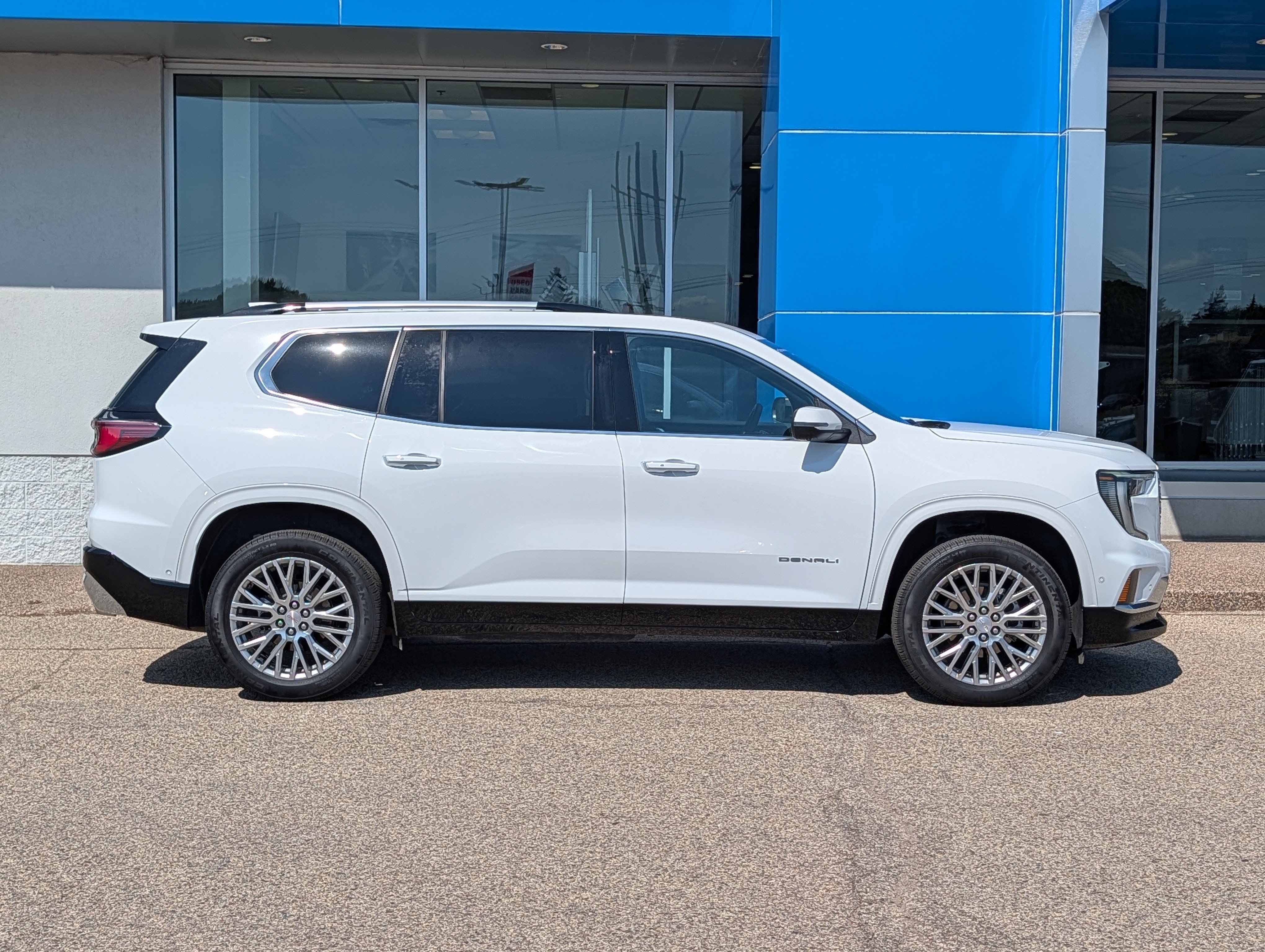 Certified 2026 GMC Acadia Denali w/ Super Cruise Package AWD/4WD image 2