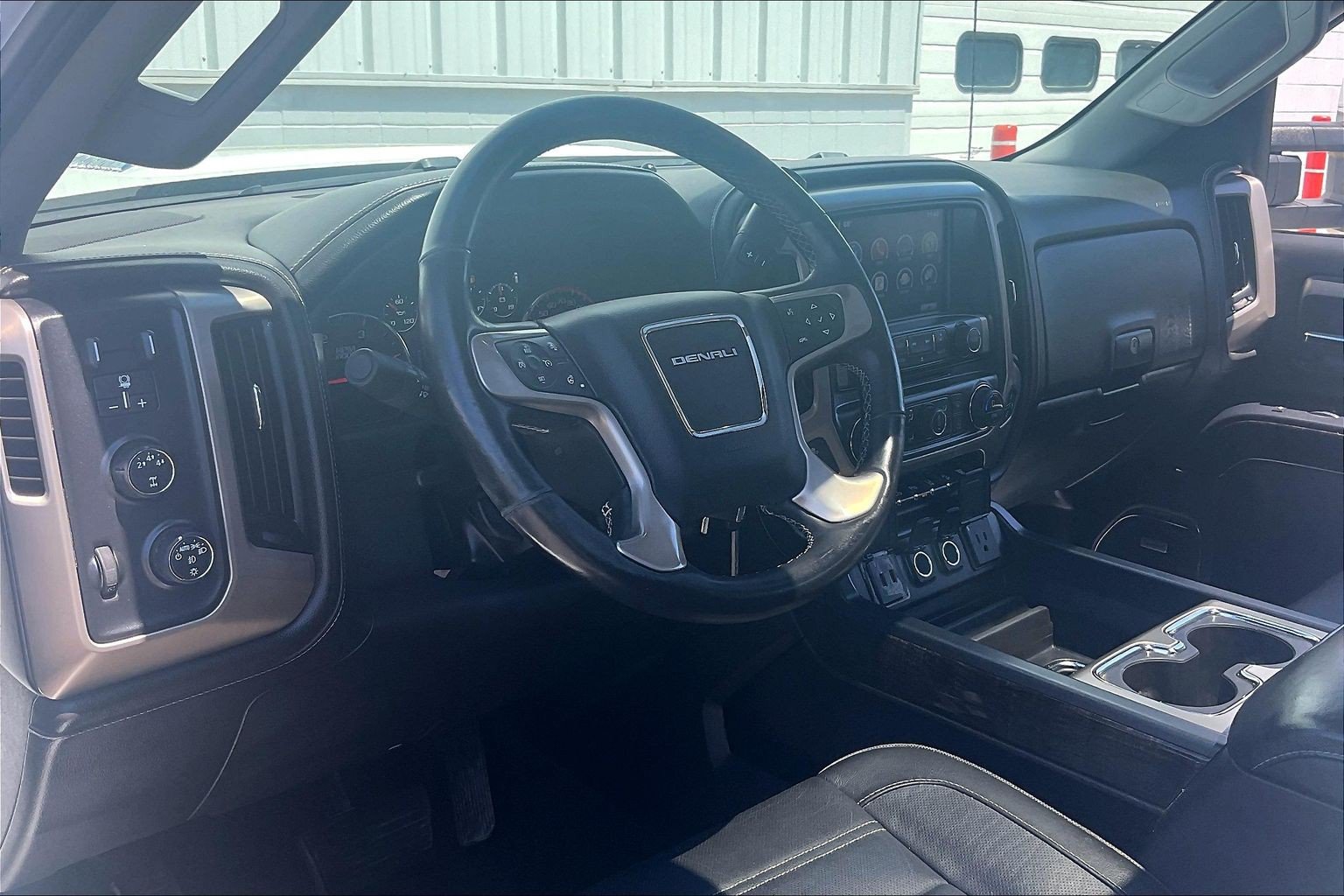 Used 2016 GMC Sierra 2500 Denali w/ Duramax Plus Package AWD/4WD image 18