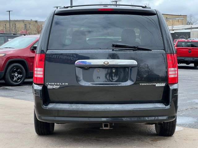 Used 2010 Chrysler Town & Country Touring w/ Safetytec Group image 39