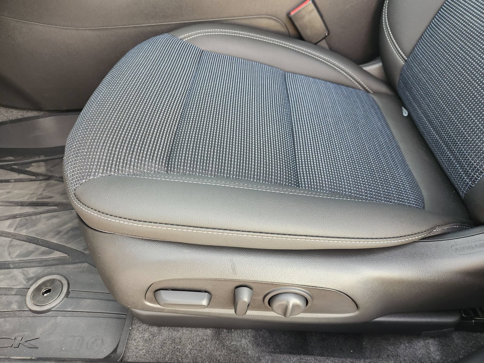 New 2026 Buick Envista Sport Touring w/ Convenience I Package FWD image 29