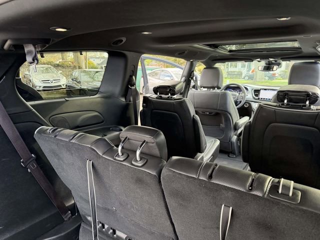 Used 2025 Chrysler Pacifica Limited FWD image 30