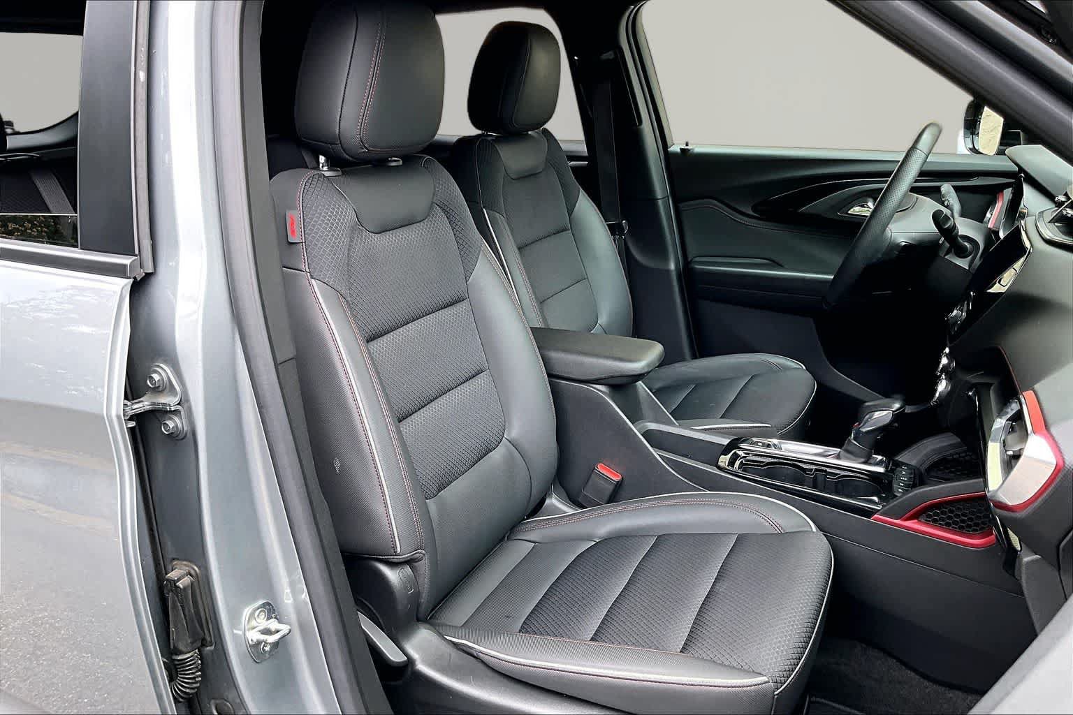 Used 2023 Chevrolet TrailBlazer RS w/ Convenience Package FWD image 9