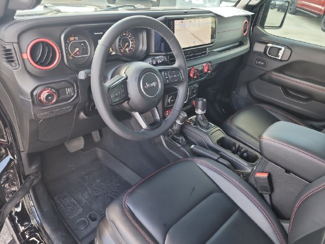 Used 2025 Jeep Wrangler Unlimited Rubicon AWD/4WD image 19