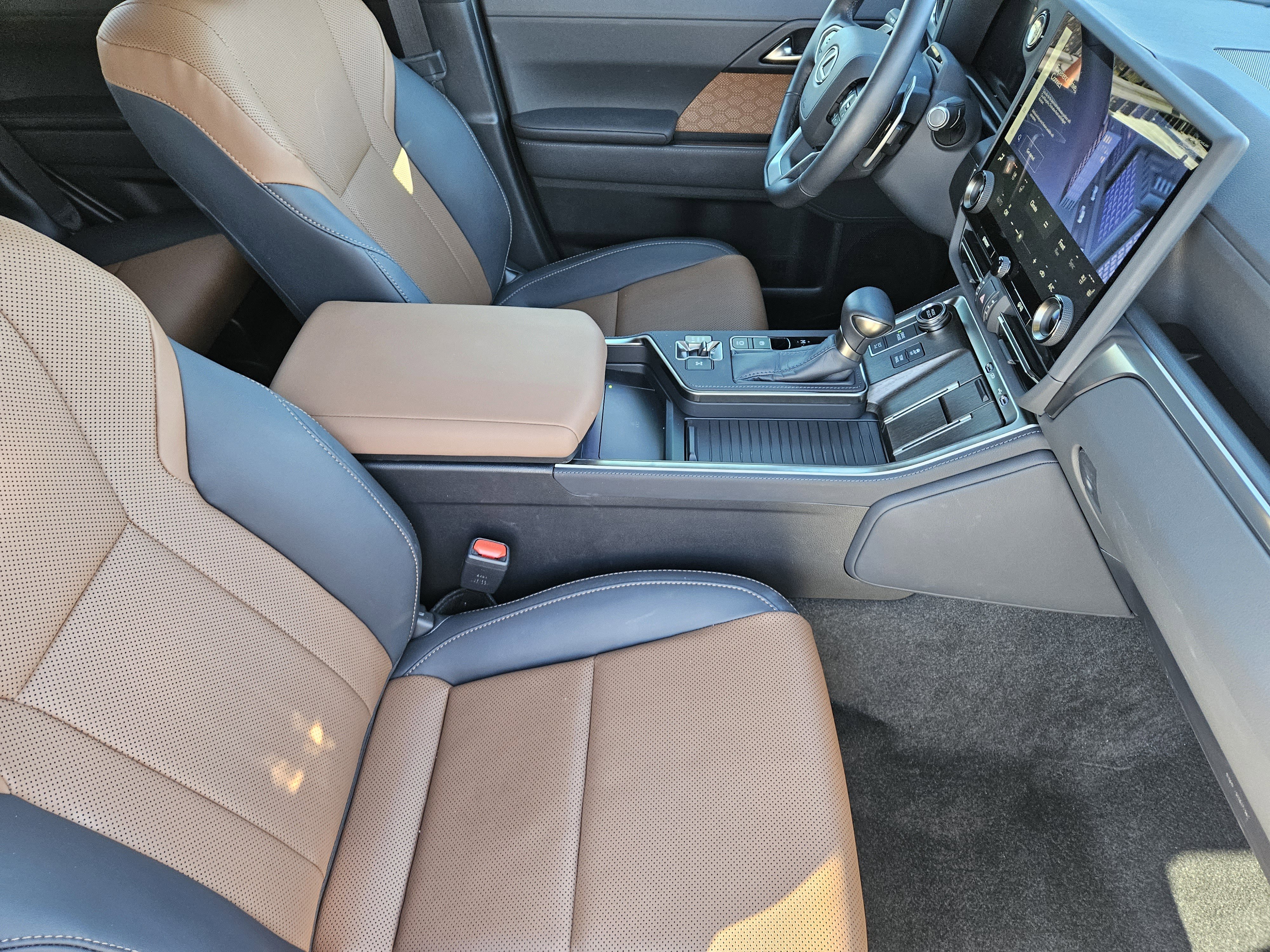 Used 2024 Lexus GX 550 image 16