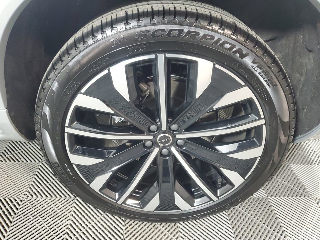 Certified 2026 Volvo XC90 B6 Plus w/ Protection Package Premier image 13