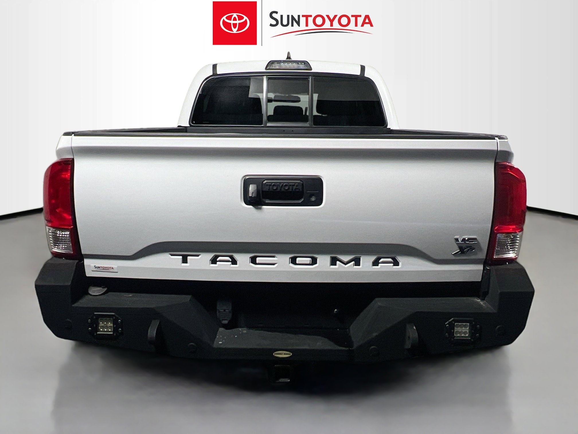 Used 2016 Toyota Tacoma SR5 w/ Towing Package image 5