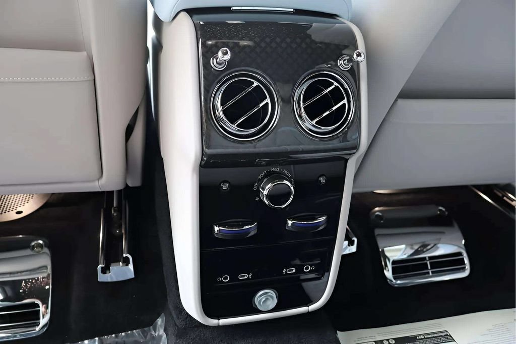 New 2027 Rolls-Royce Cullinan Black Badge AWD/4WD image 15