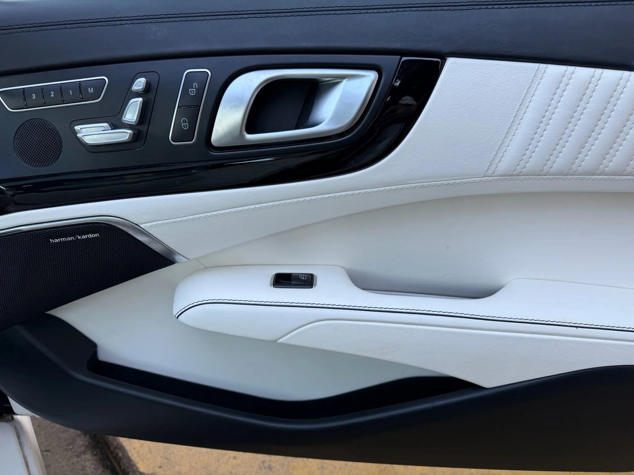 Used 2016 Mercedes-Benz SL 550 w/ Driver Assistance Package image 16