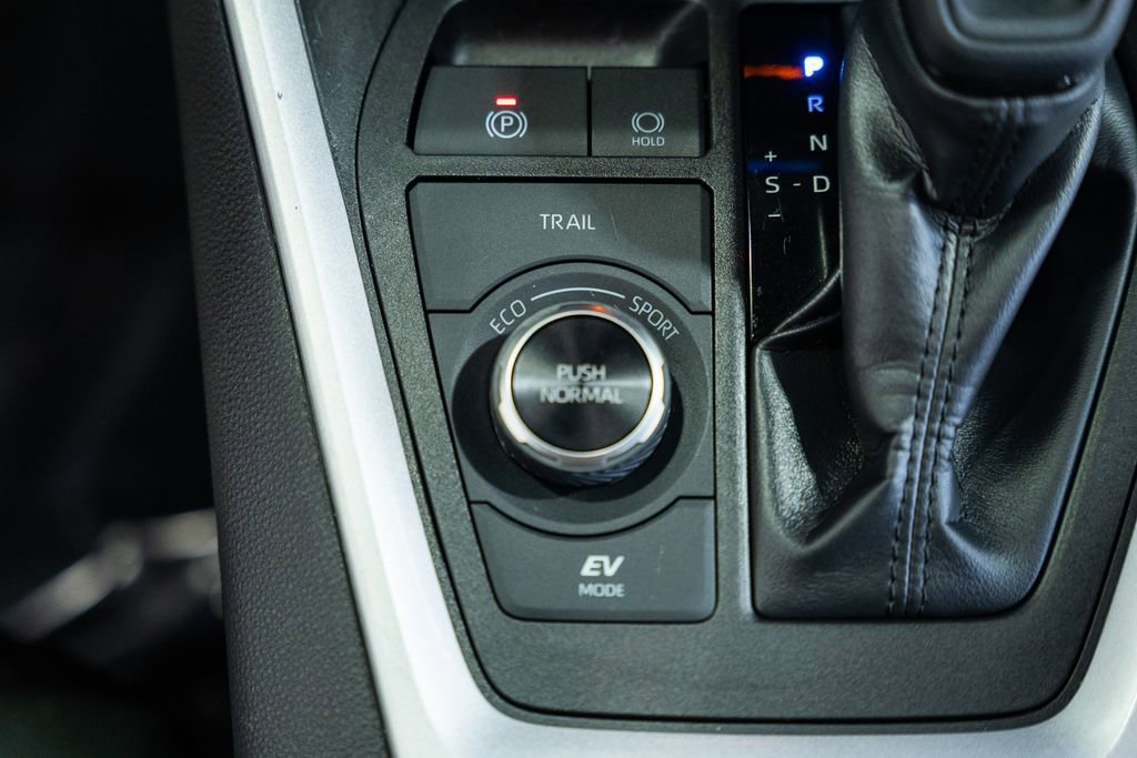 Used 2025 Toyota RAV4 XLE image 21