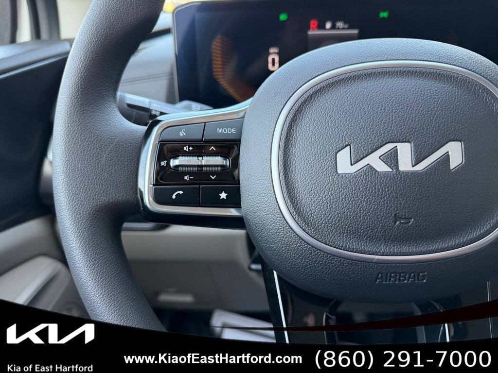 New 2026 Kia Carnival LX FWD image 32