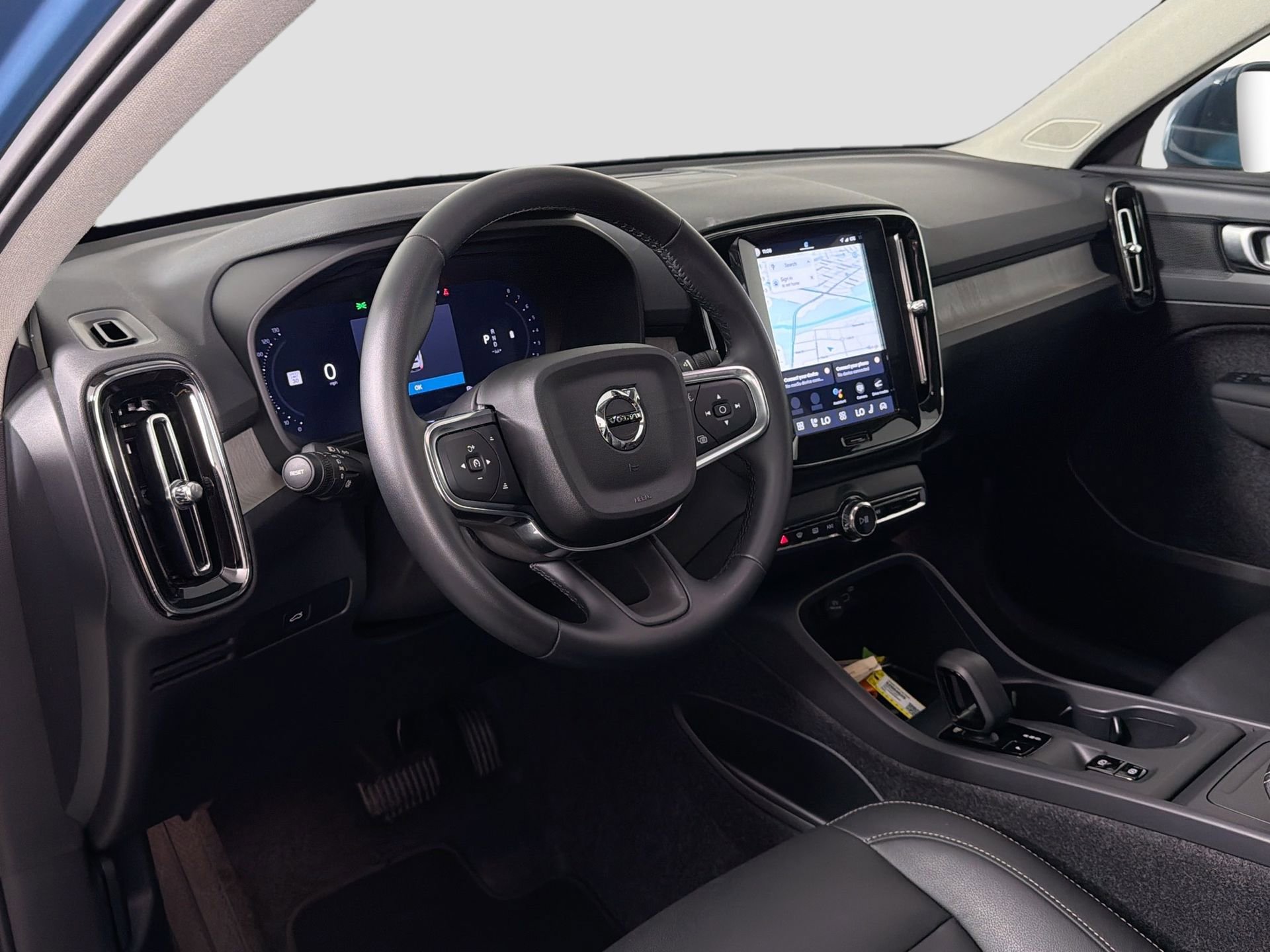 Certified 2025 Volvo XC40 B5 Core AWD/4WD image 10
