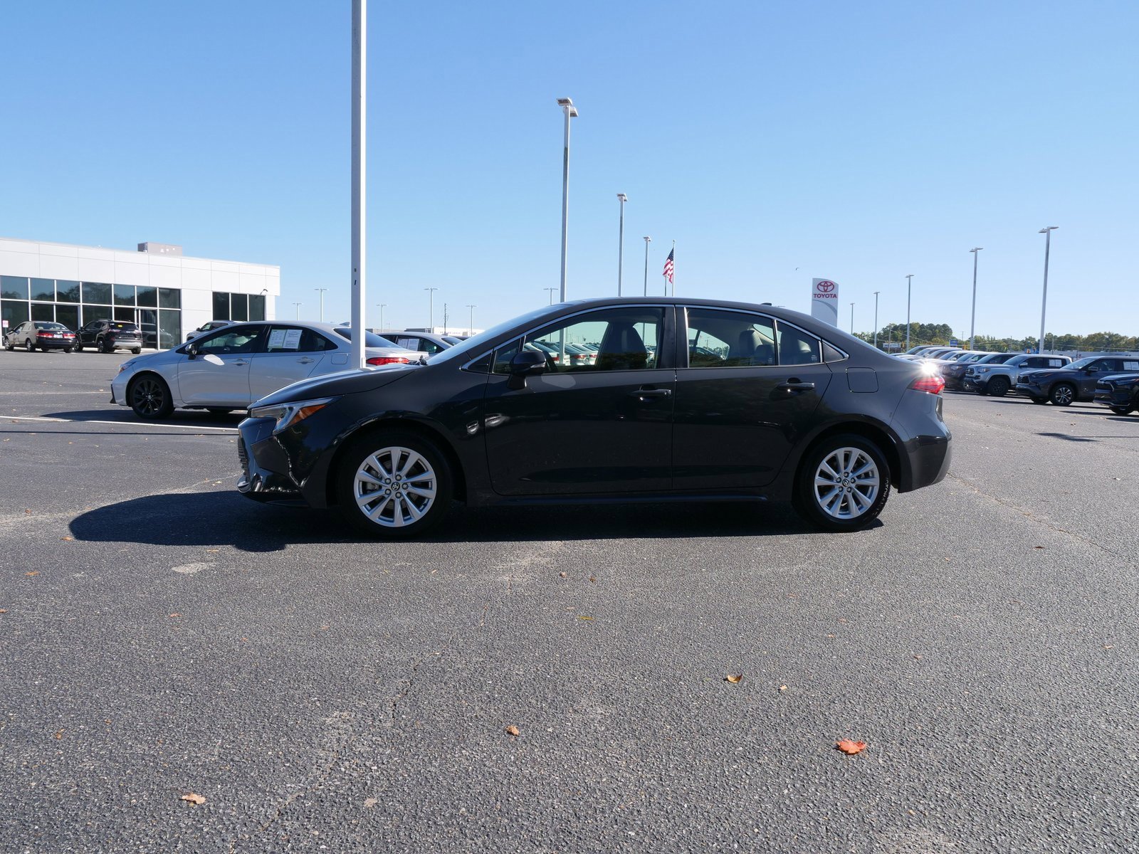 Used 2025 Toyota Corolla XLE image 7