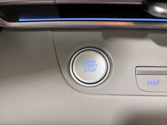 Used 2023 Hyundai Elantra Limited image 19