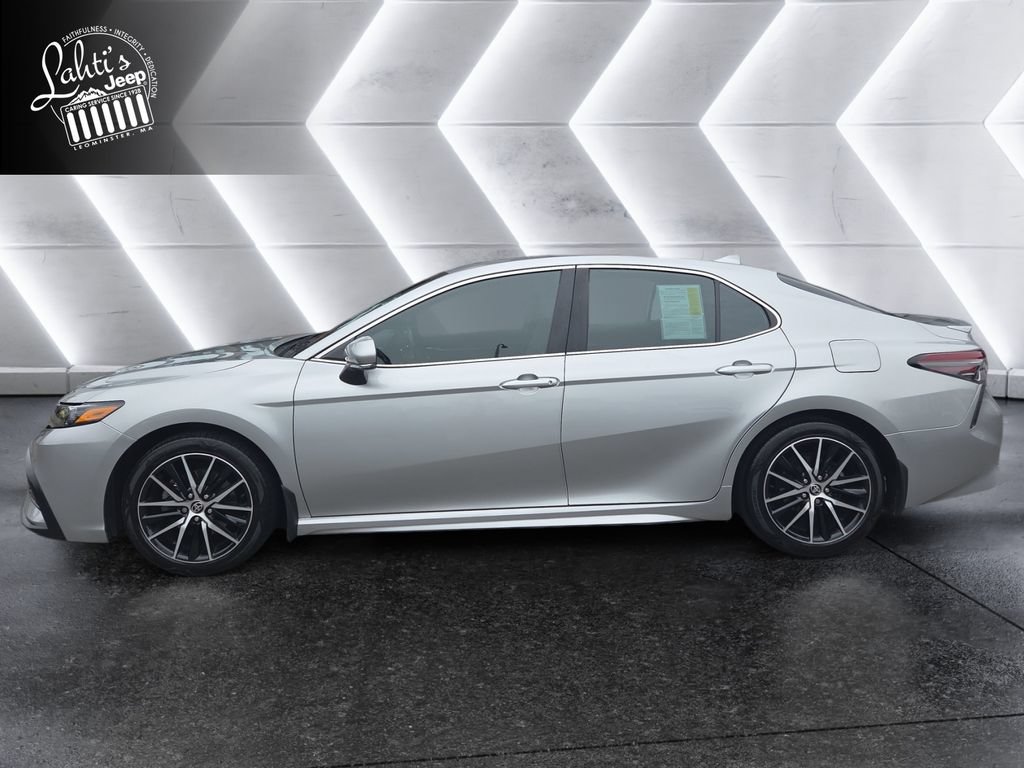 Used 2023 Toyota Camry SE AWD/4WD image 3