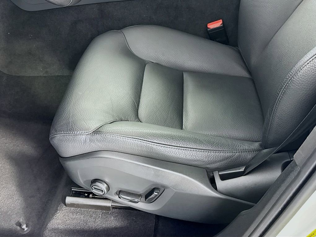 Used 2023 Volvo XC60 B5 Plus image 21