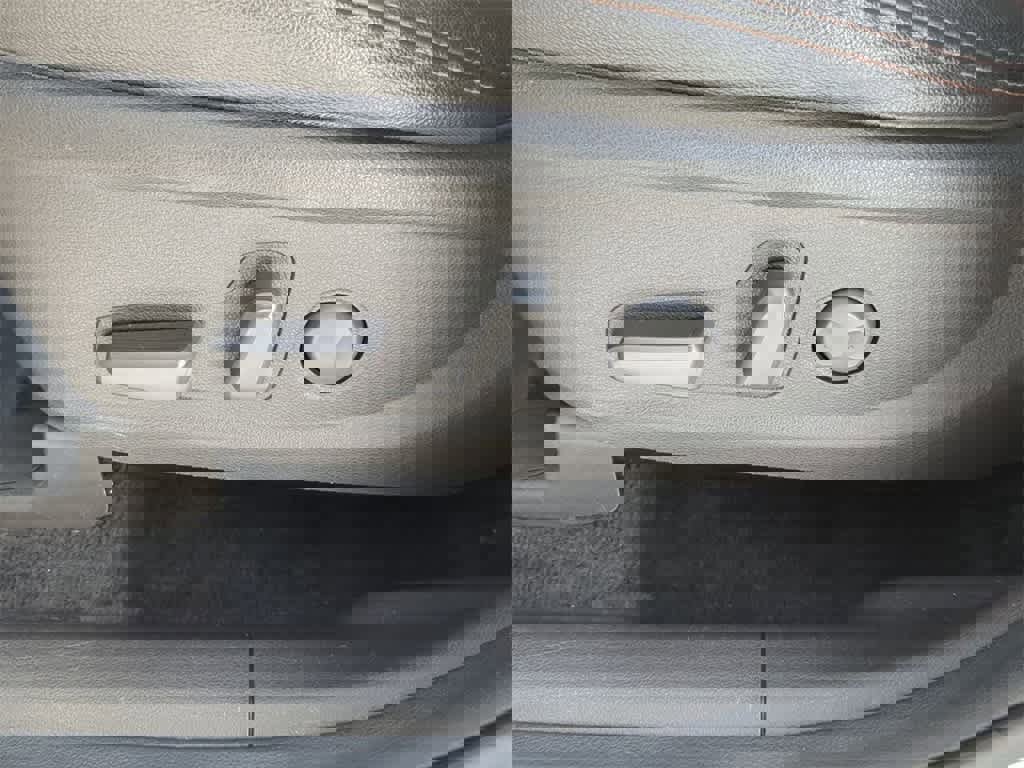 Used 2019 Hyundai Santa Fe Limited image 17