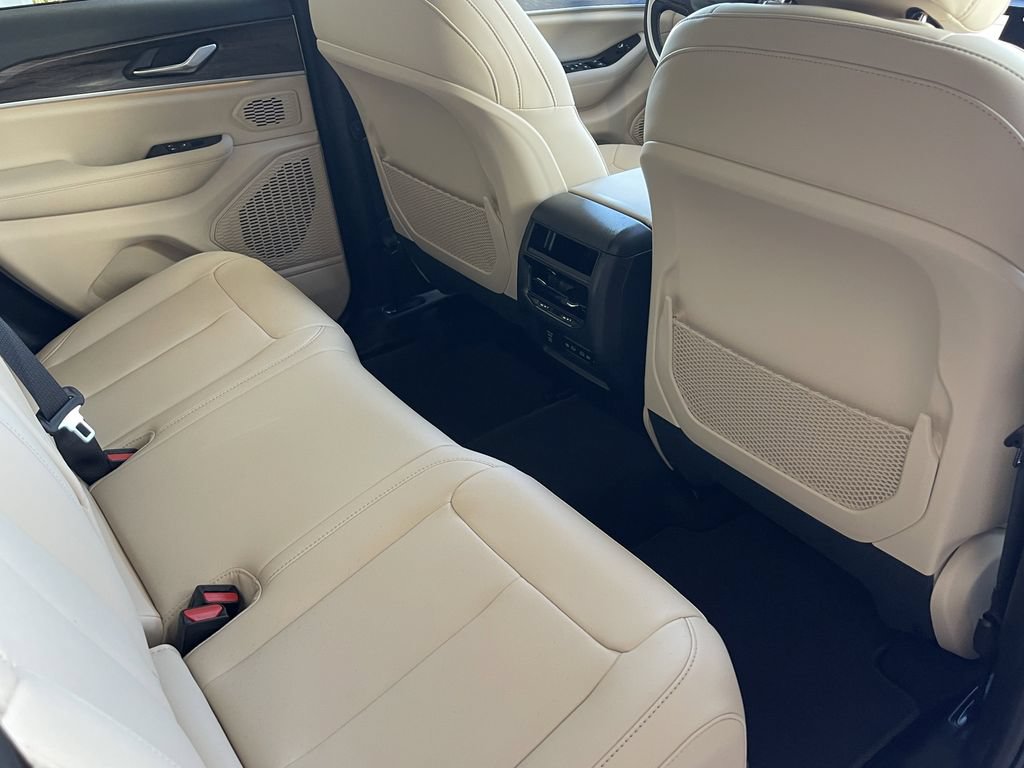 New 2026 Jeep Grand Cherokee Limited w/ Limited Altitude Package AWD/4WD image 11