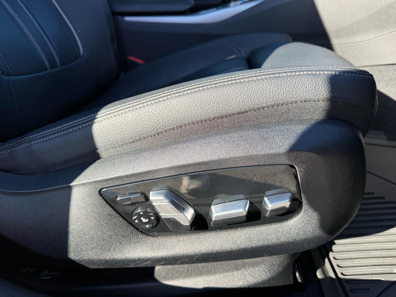 Used 2018 BMW M550i xDrive AWD/4WD image 19