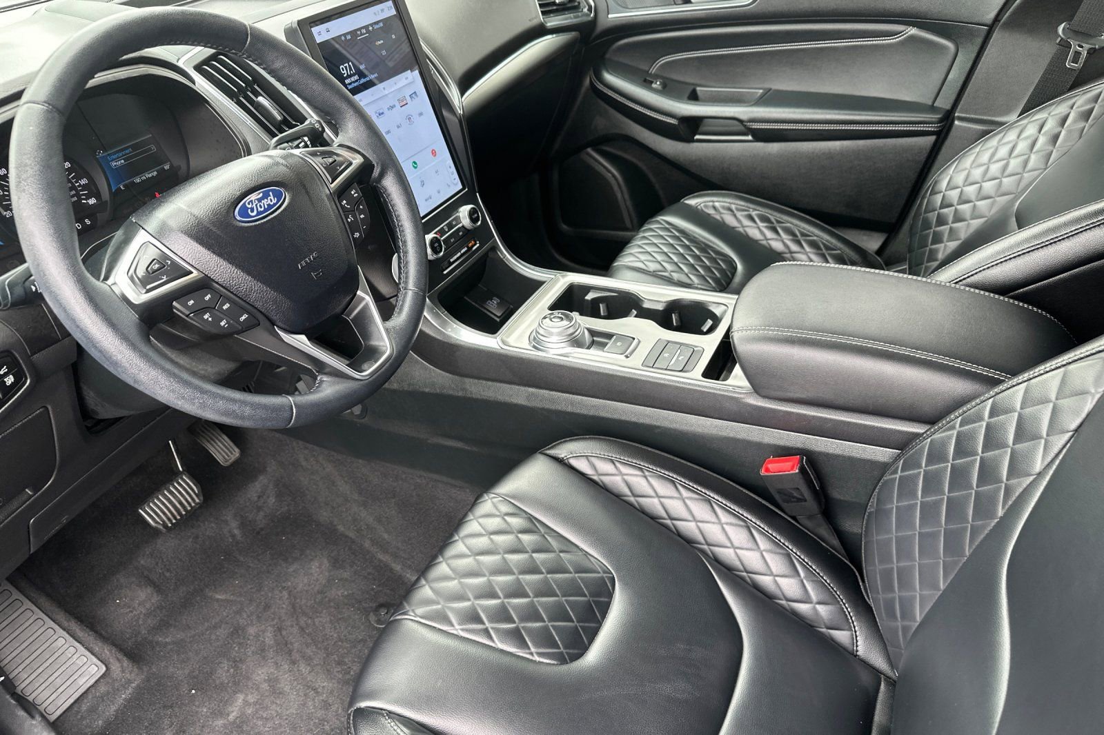 Used 2024 Ford Edge Titanium image 10