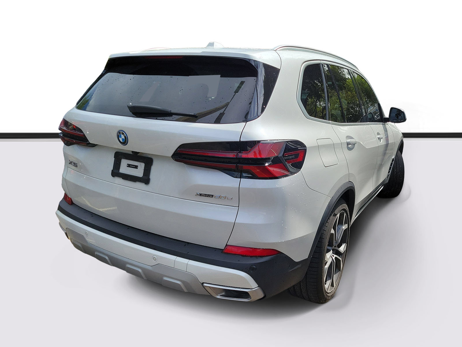 Certified 2025 BMW X5 xDrive50e w/ Parking Assistance Package AWD/4WD image 3